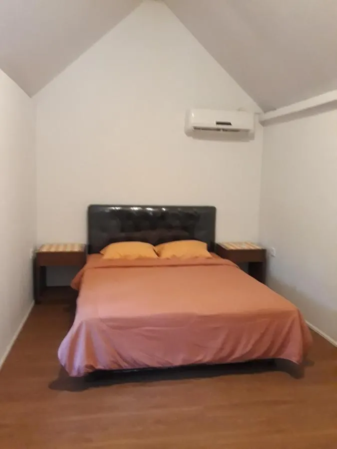 Manuh Guest House Нуса-Дуа Проживание в семье