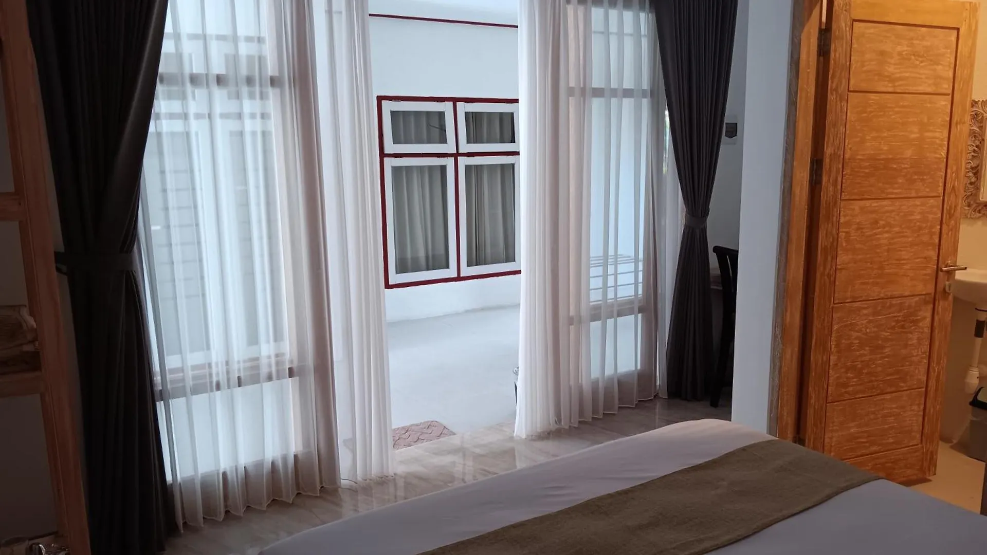 Manuh Guest House contacts